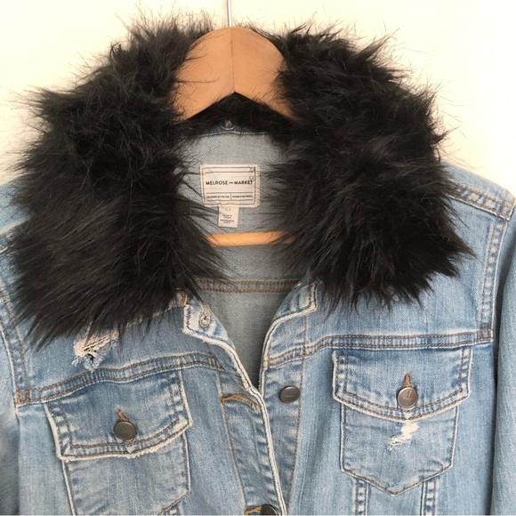 Melrose & Market Removable Fur Collar Oversize Jean Jacket - Picture 7 of 16